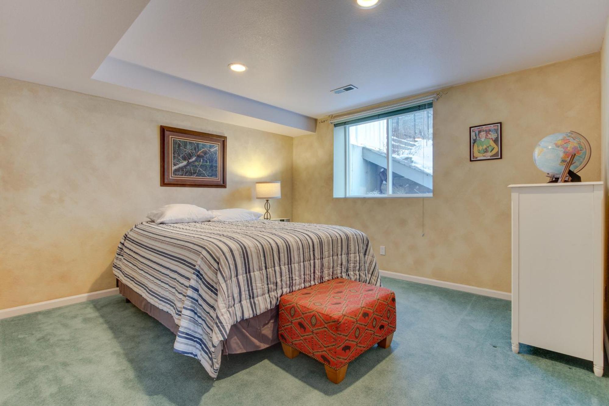 Inviting Great Falls Home With Wraparound Deck! Екстер'єр фото