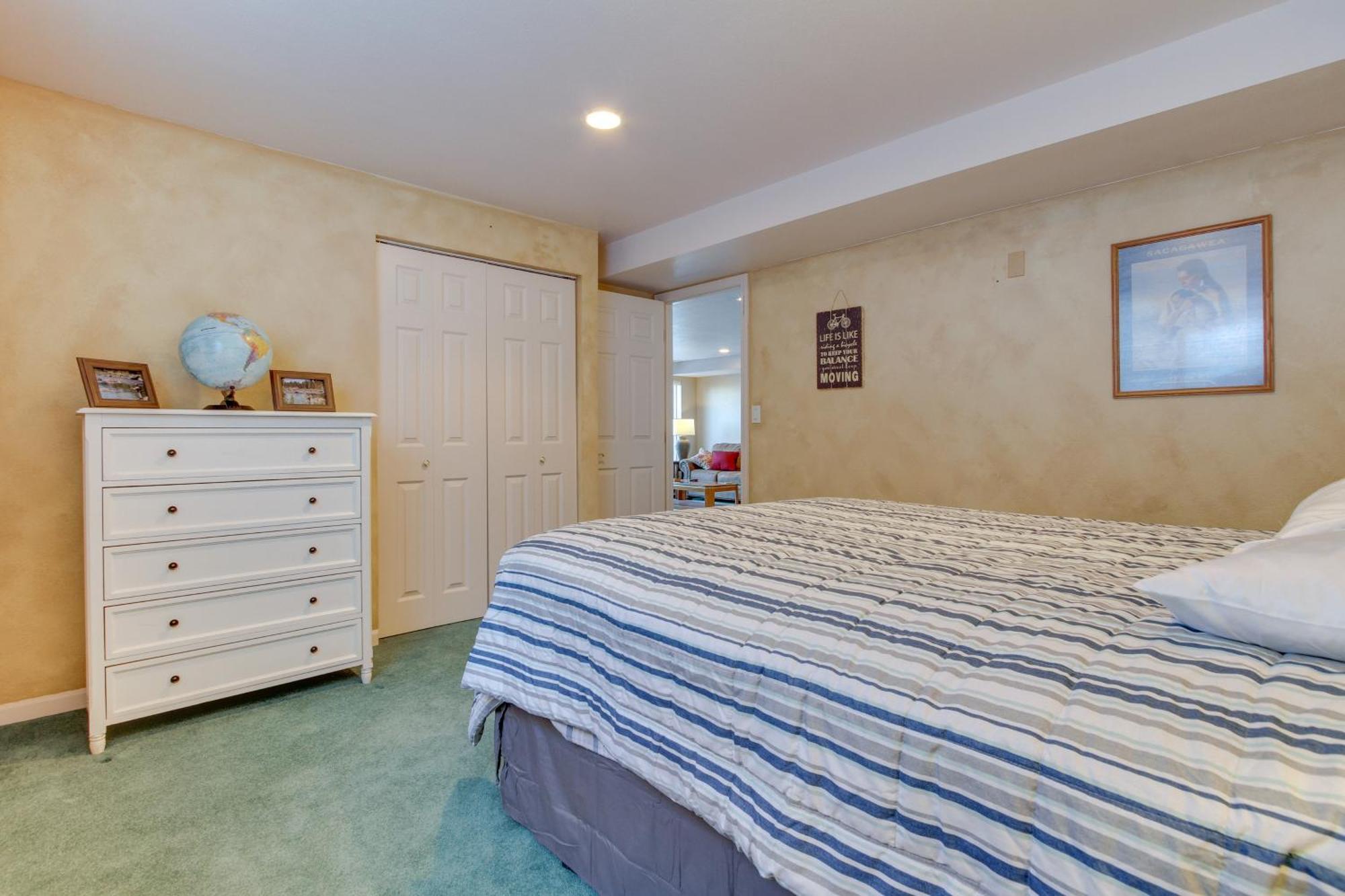 Inviting Great Falls Home With Wraparound Deck! Екстер'єр фото
