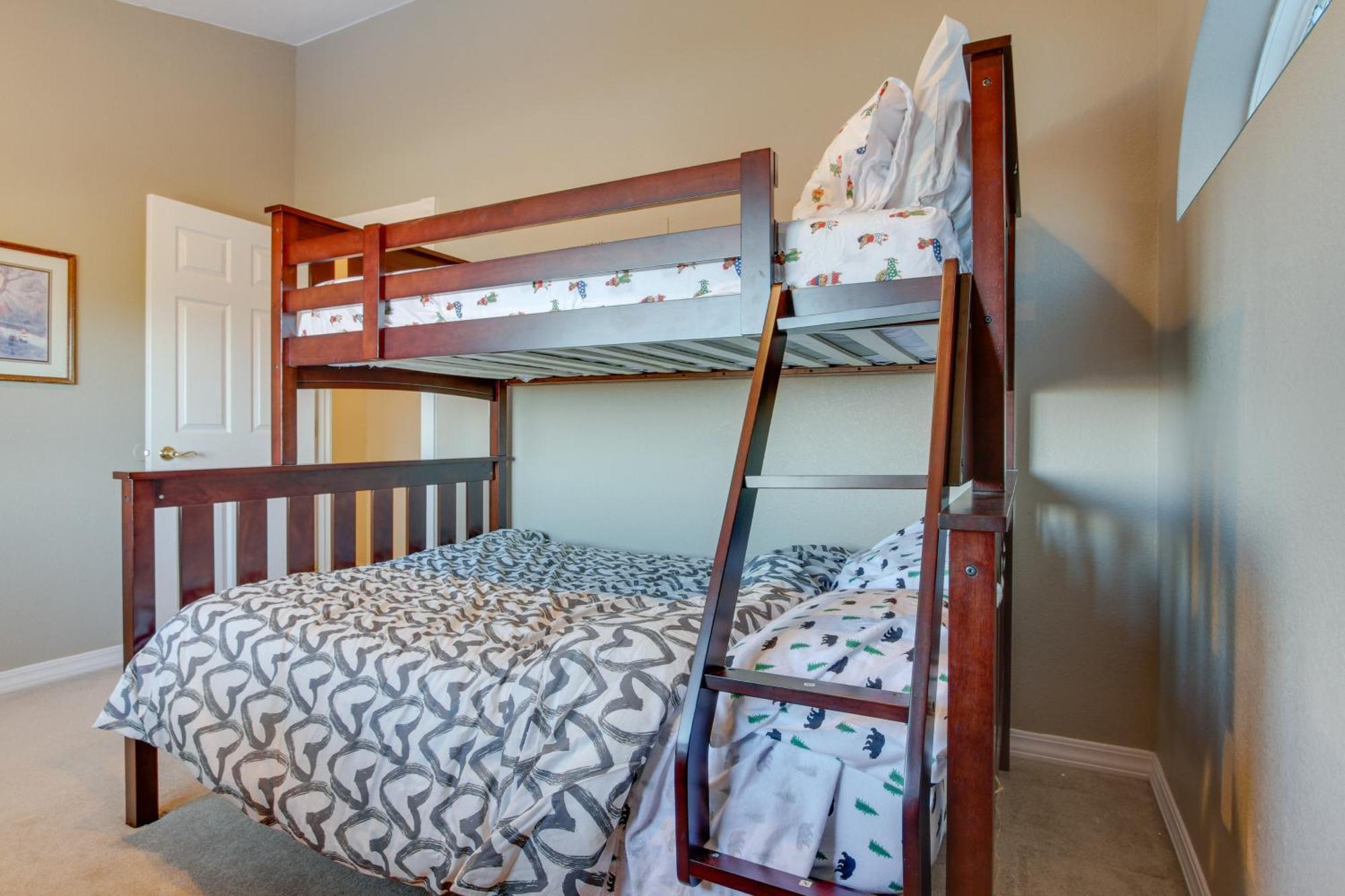 Inviting Great Falls Home With Wraparound Deck! Екстер'єр фото