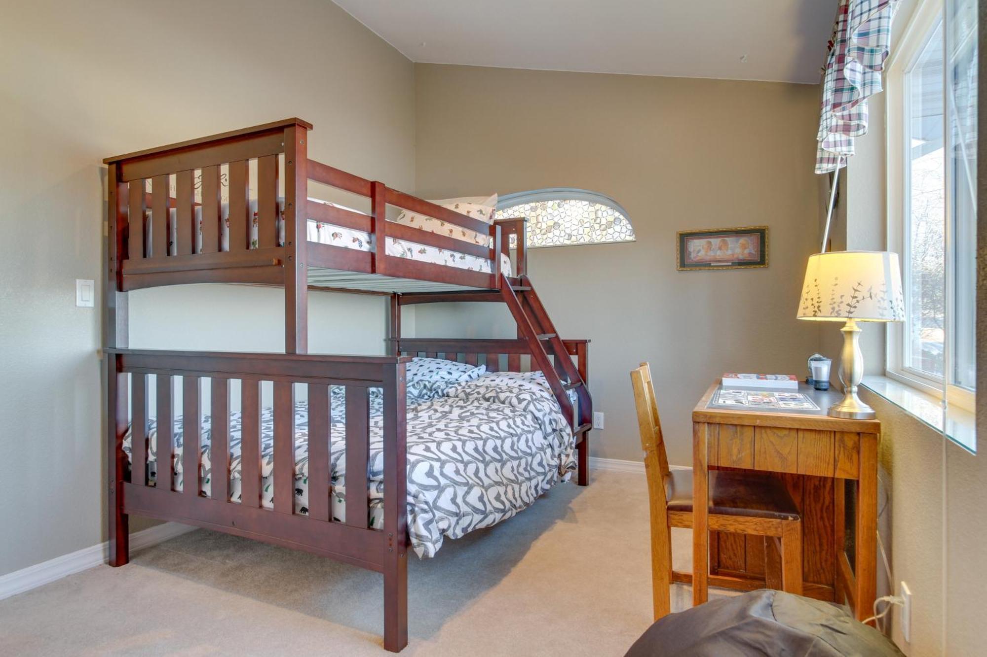 Inviting Great Falls Home With Wraparound Deck! Екстер'єр фото