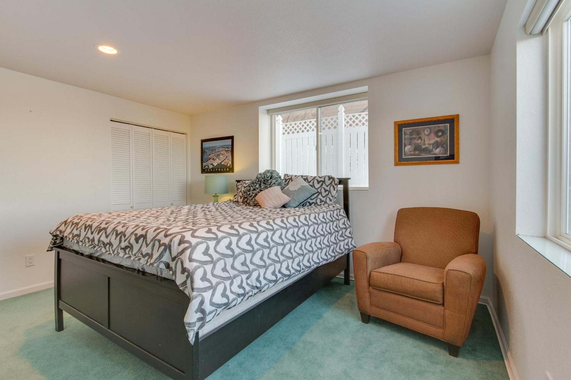 Inviting Great Falls Home With Wraparound Deck! Екстер'єр фото