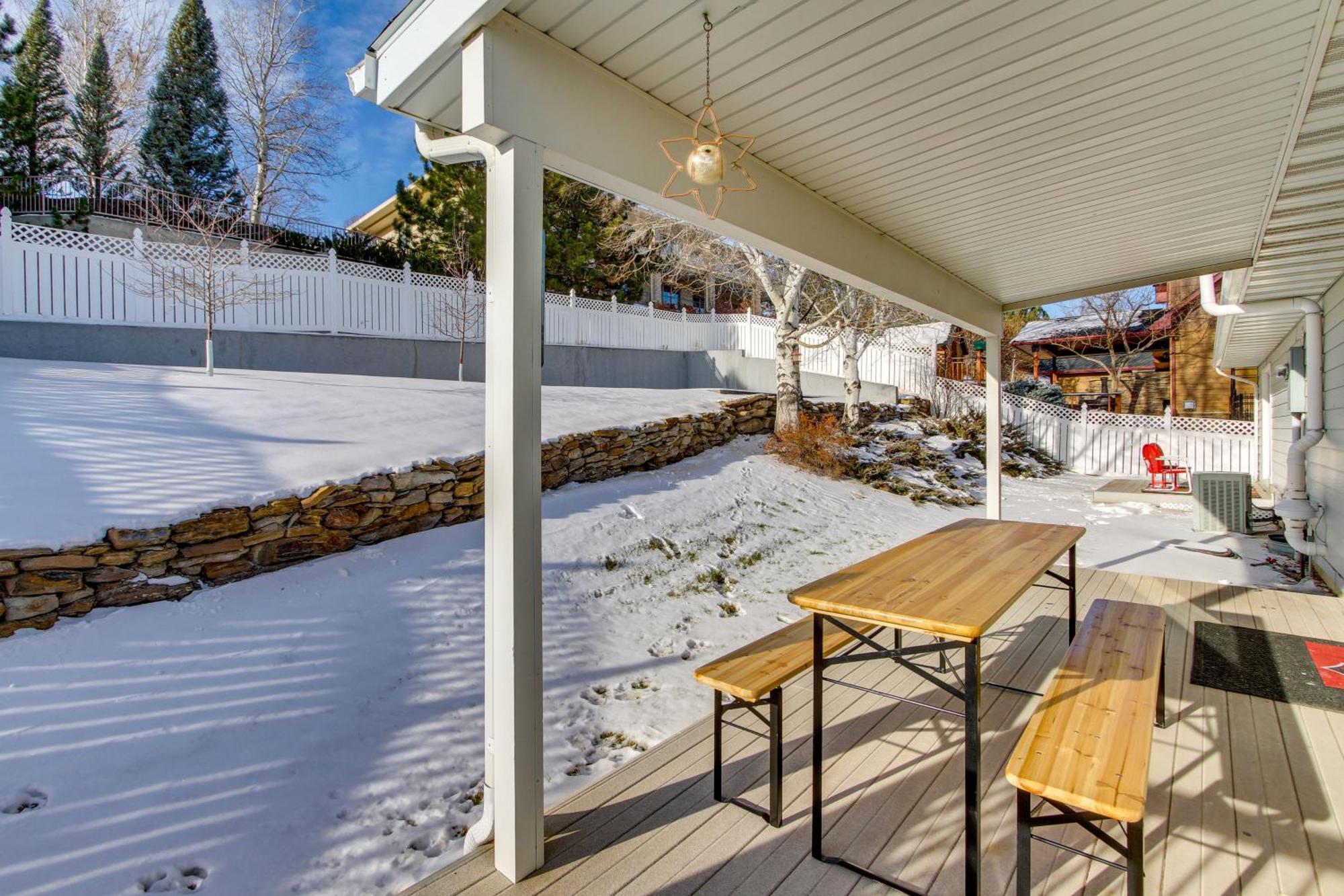 Inviting Great Falls Home With Wraparound Deck! Екстер'єр фото