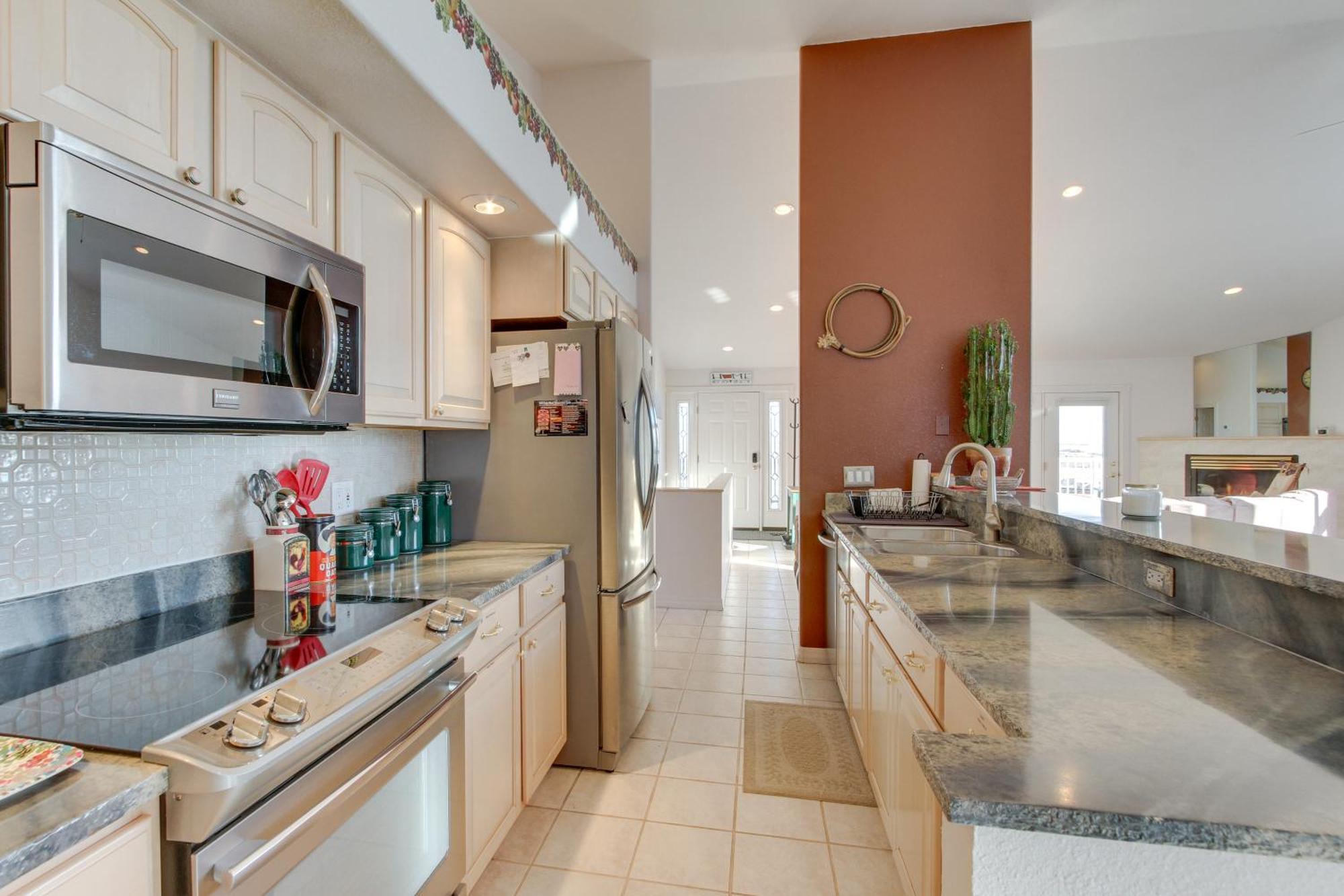 Inviting Great Falls Home With Wraparound Deck! Екстер'єр фото