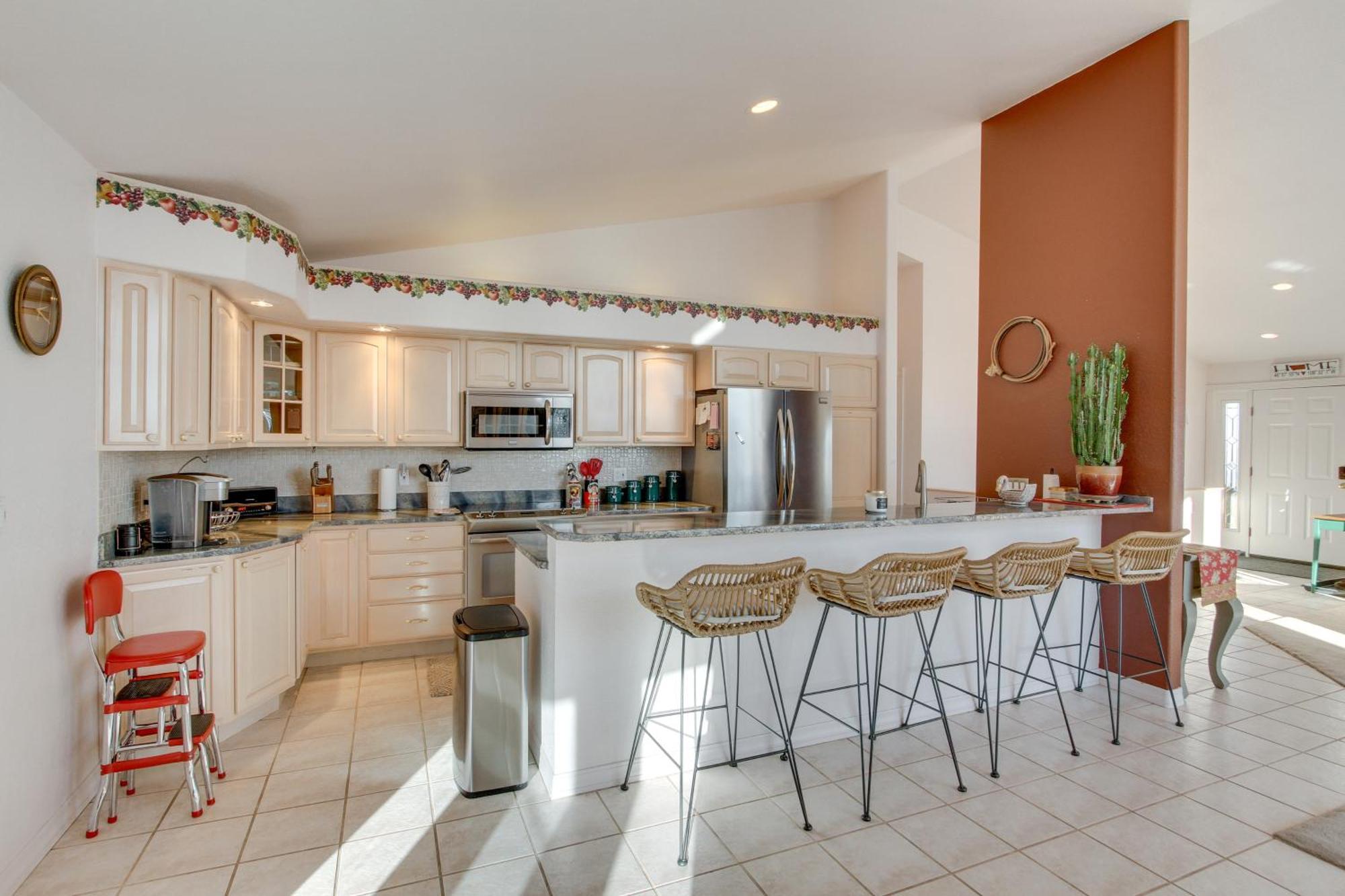 Inviting Great Falls Home With Wraparound Deck! Екстер'єр фото