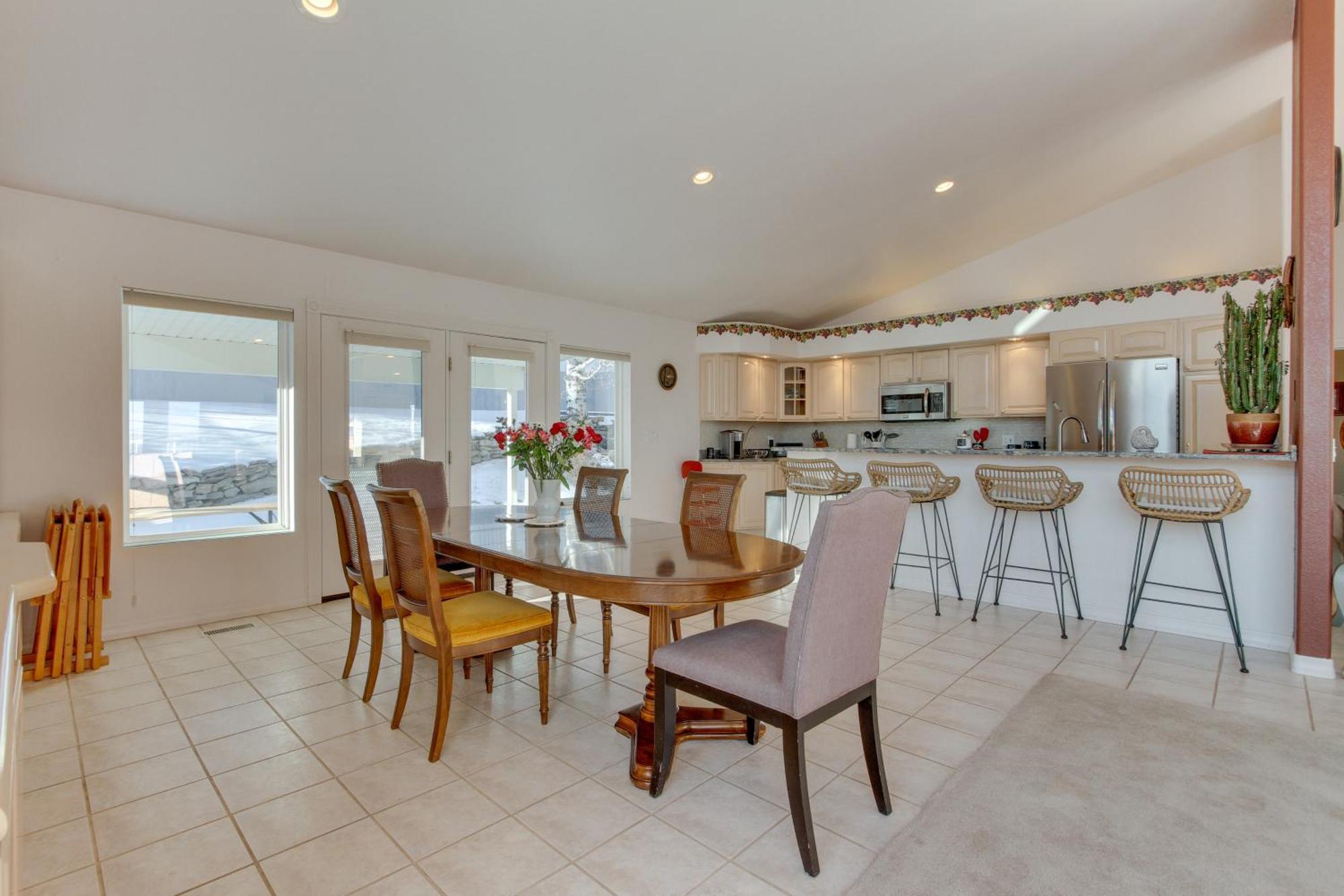 Inviting Great Falls Home With Wraparound Deck! Екстер'єр фото