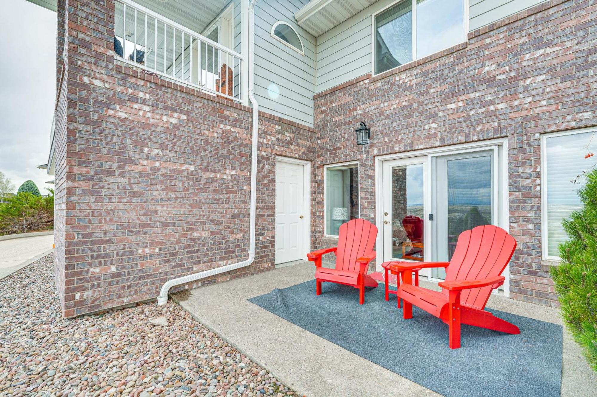 Inviting Great Falls Home With Wraparound Deck! Екстер'єр фото