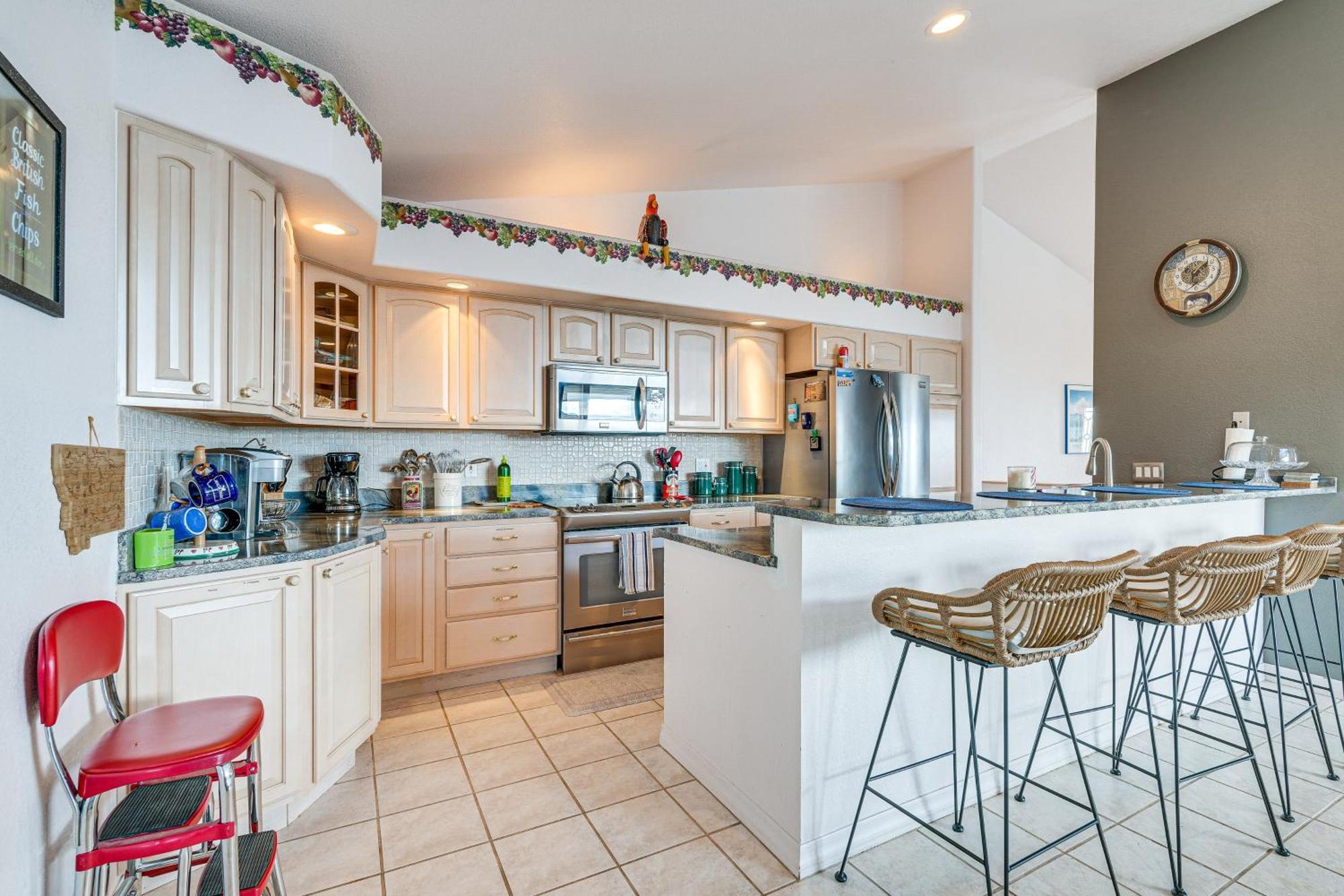 Inviting Great Falls Home With Wraparound Deck! Екстер'єр фото