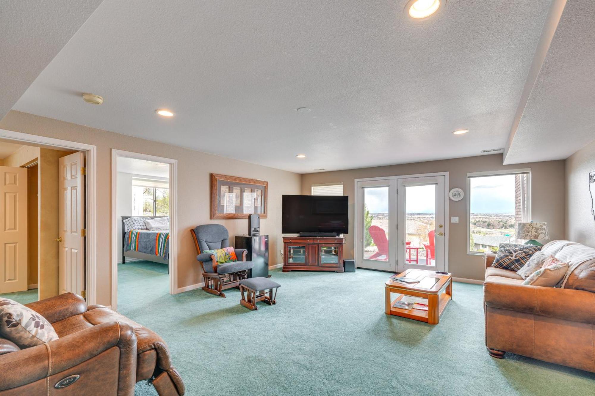 Inviting Great Falls Home With Wraparound Deck! Екстер'єр фото