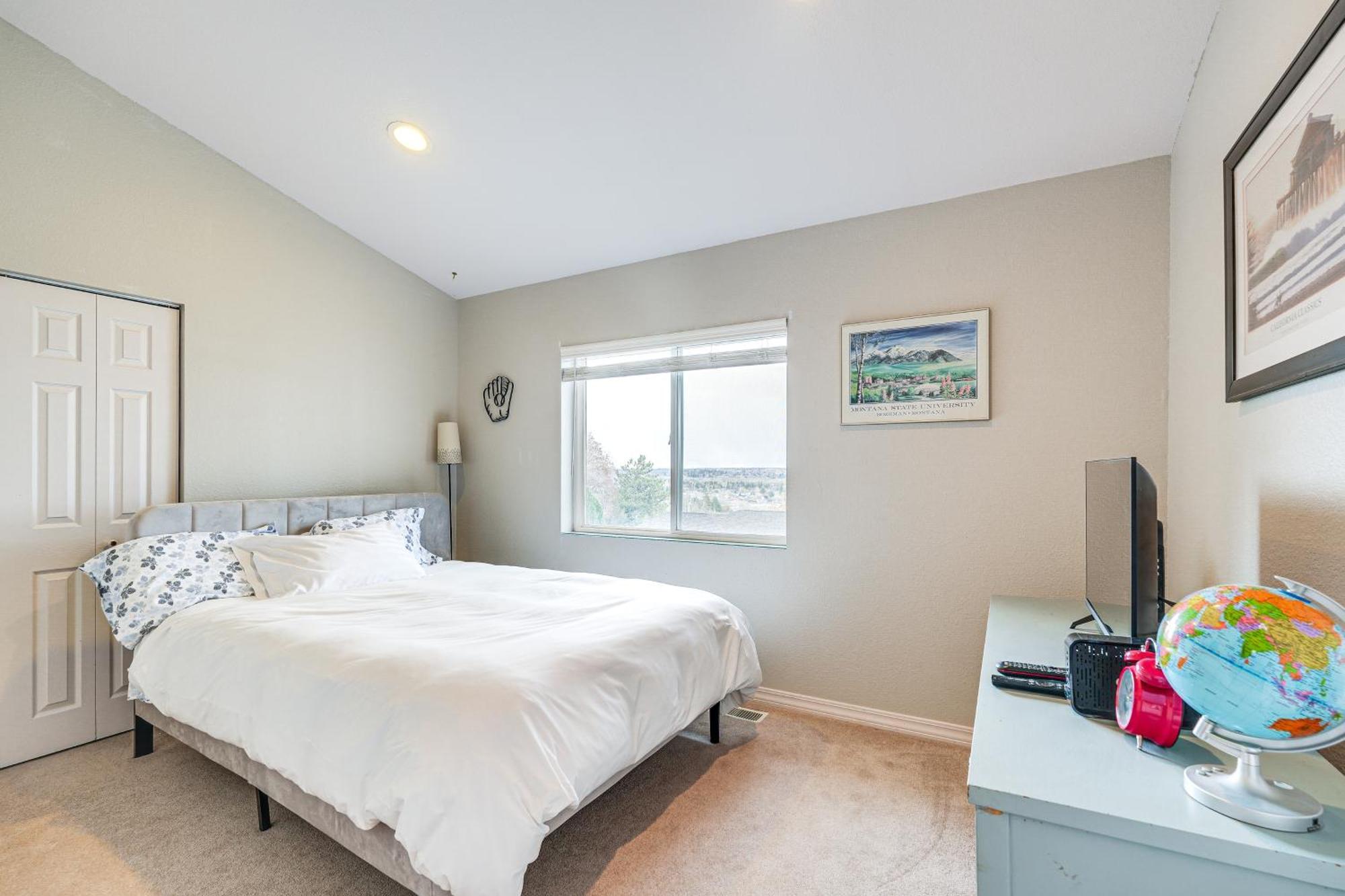 Inviting Great Falls Home With Wraparound Deck! Екстер'єр фото