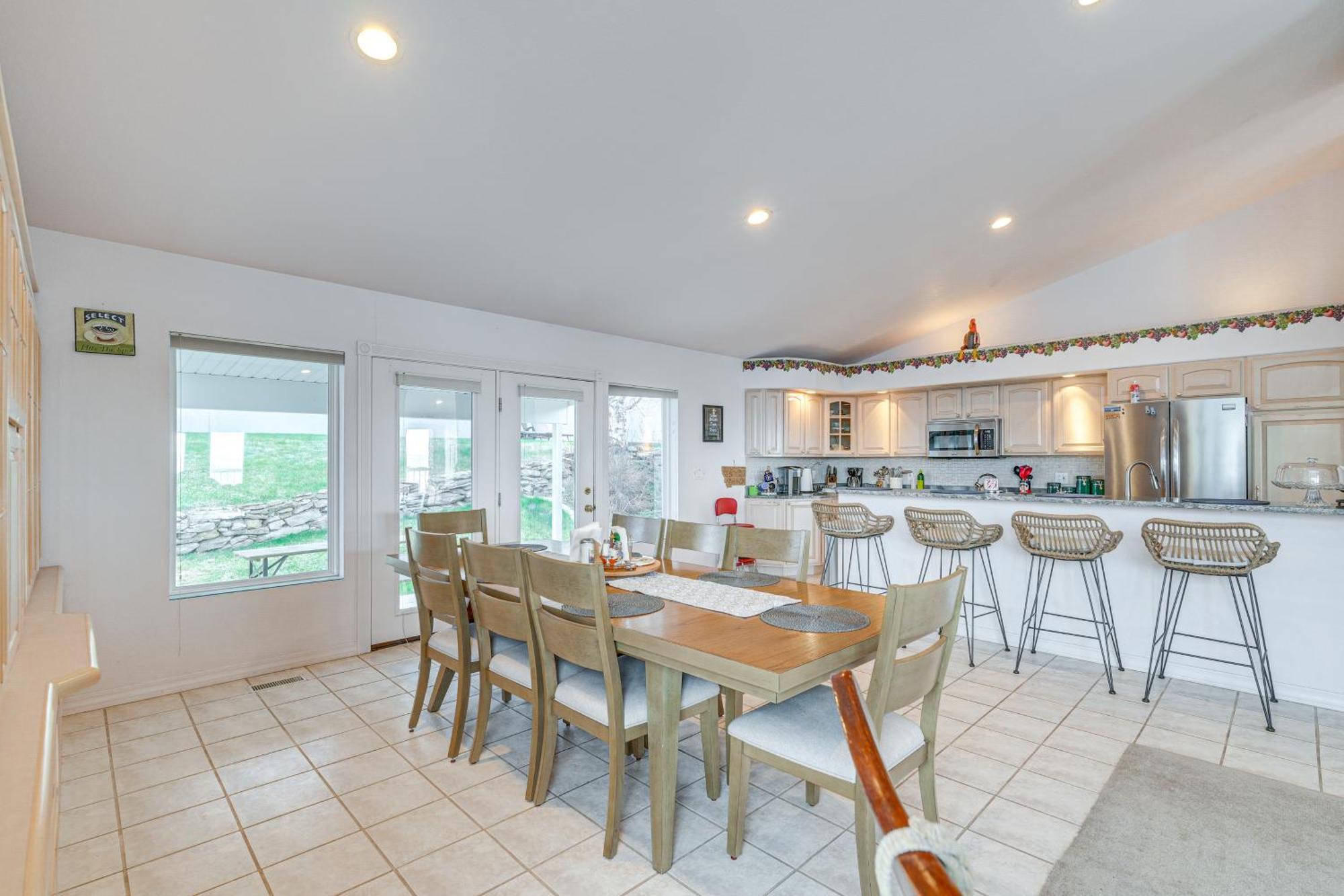 Inviting Great Falls Home With Wraparound Deck! Екстер'єр фото