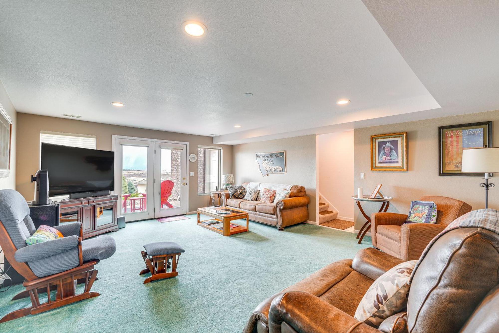 Inviting Great Falls Home With Wraparound Deck! Екстер'єр фото