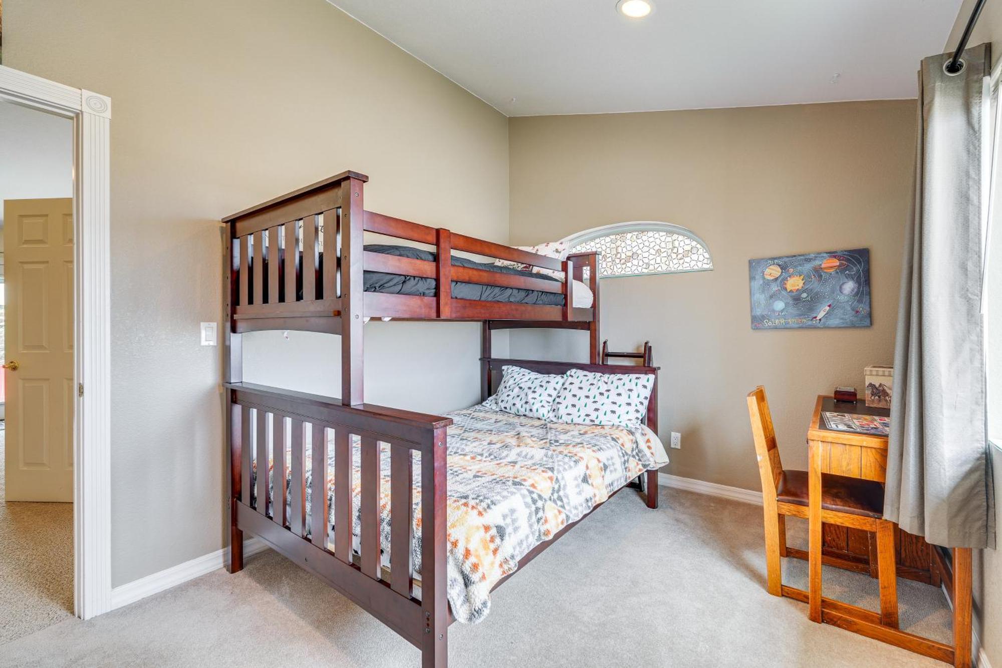 Inviting Great Falls Home With Wraparound Deck! Екстер'єр фото