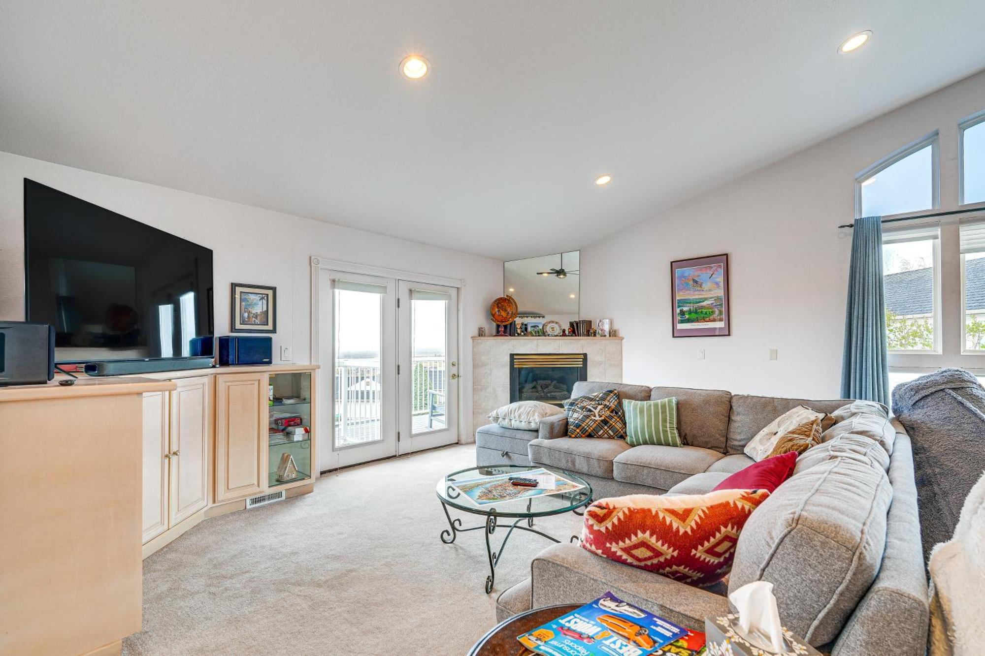 Inviting Great Falls Home With Wraparound Deck! Екстер'єр фото
