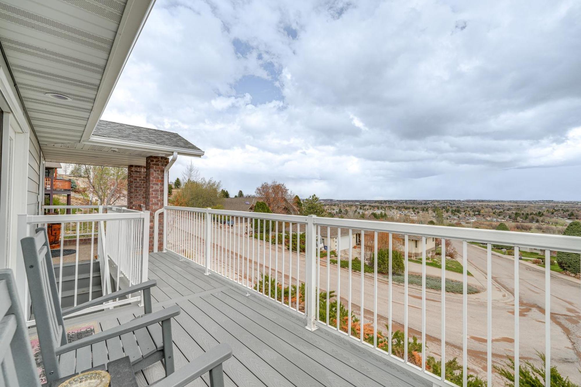 Inviting Great Falls Home With Wraparound Deck! Екстер'єр фото