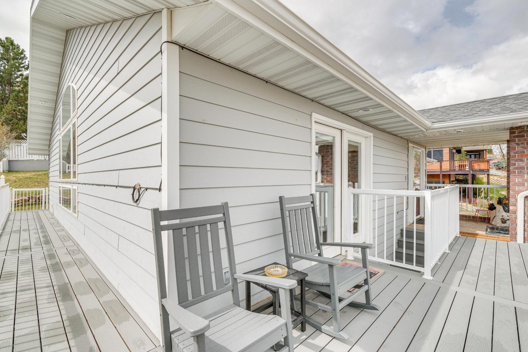 Inviting Great Falls Home With Wraparound Deck! Екстер'єр фото