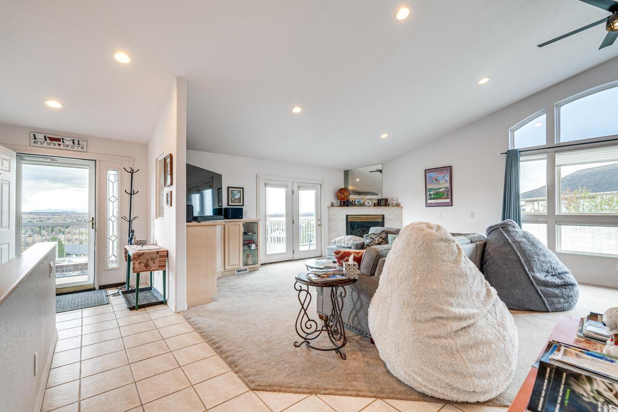 Inviting Great Falls Home With Wraparound Deck! Екстер'єр фото